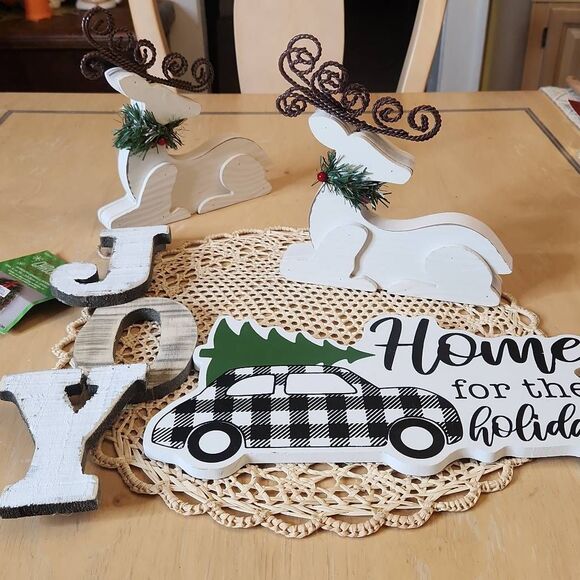 Christmas decor reindeers and signs  Home for the holiday and Joy - Picture 4 of 5